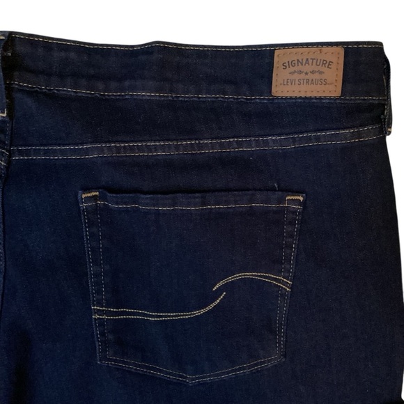 Plus Size, Levi's Signature Mid Rise Blue Boot Cut Jeans, Size 24M 33W/28L LV005 - Picture 6 of 11